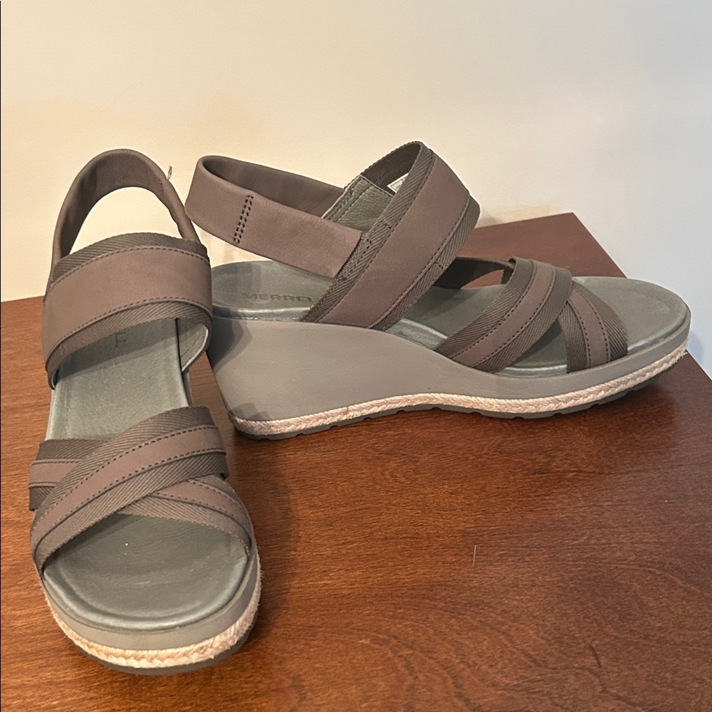 NWOT Merrell Women's Olive Green Wedge Sandals